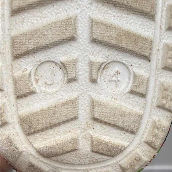 CROCS Kids' Classic Lined Holiday Christmas White and Green Slippers Size 4 - Picture 9 of 10